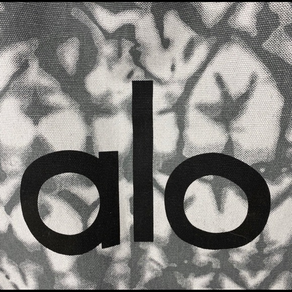 New Alo Yoga Gray Tie-Dye Shopper Tote - Picture 9 of 11